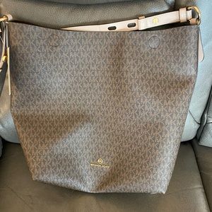 Micheal Kors Tote